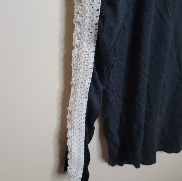 Fantastic Fawn | Black Long Sleeve Tee with Lace Insets Size Medium - Picture 5 of 5